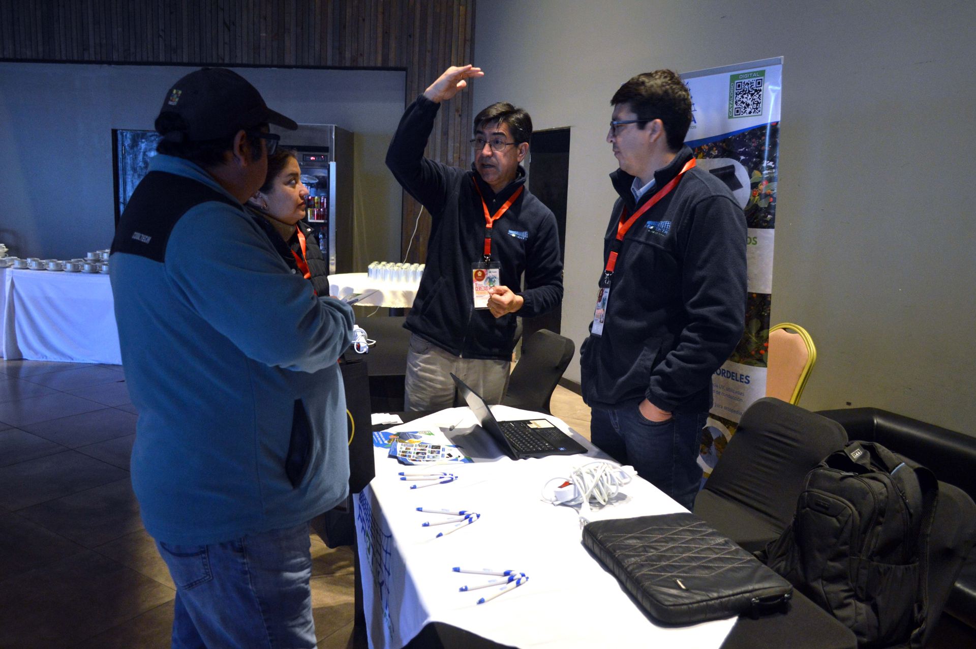 5° Seminario Internacional Cerezas Primores — stands y muestra comercial, fotografía 2